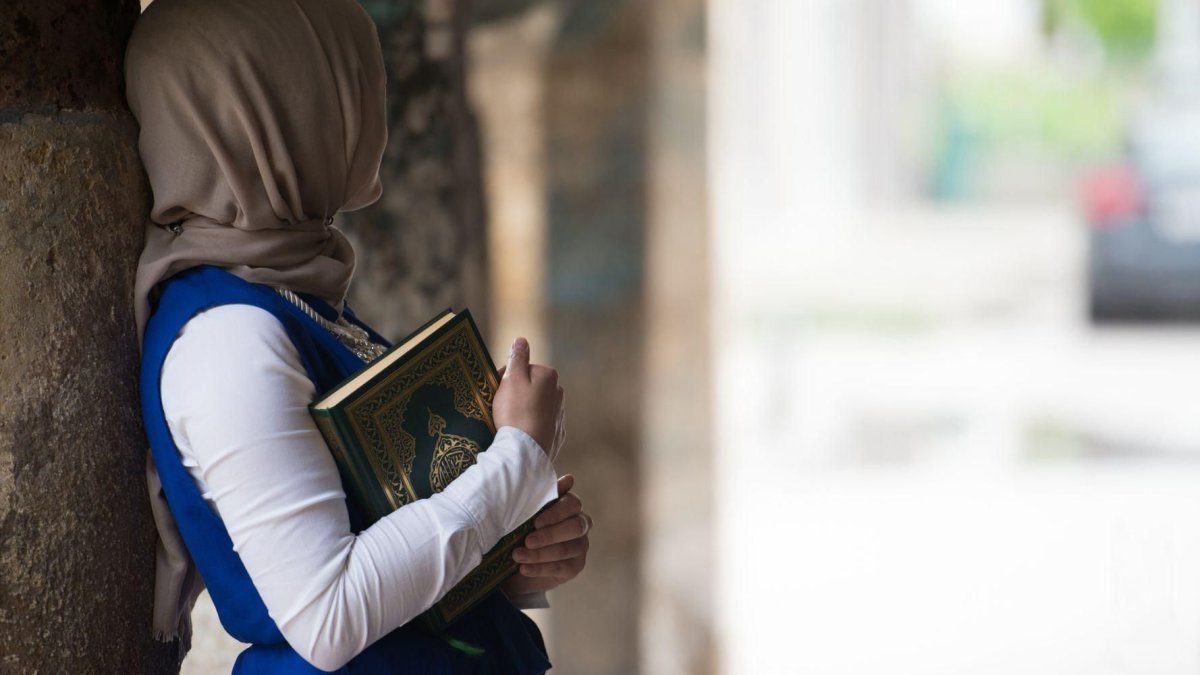 Мусульманин и мусульманка намаз