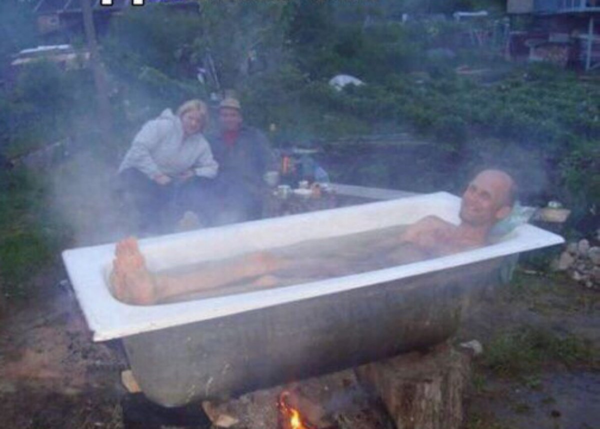 Девочка в бане с веником