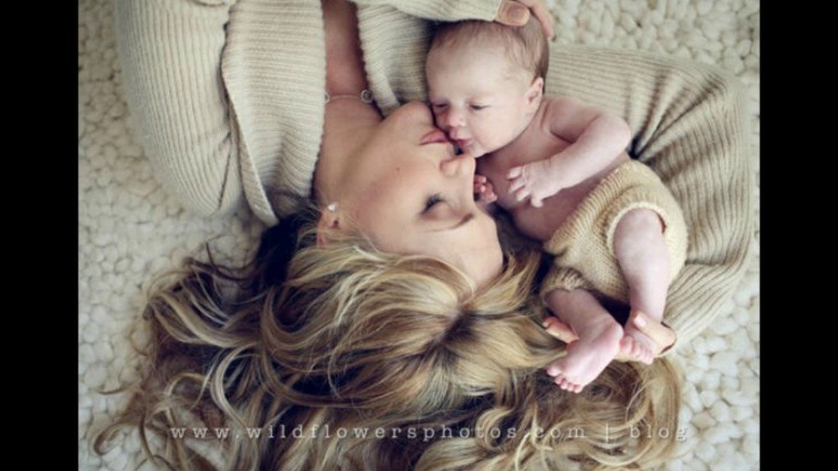 Мама и малыш трогательно