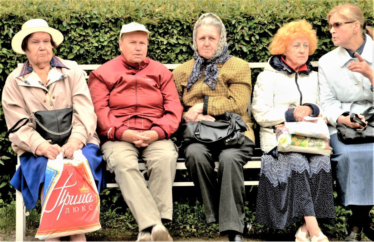 Бабушки на лавочке