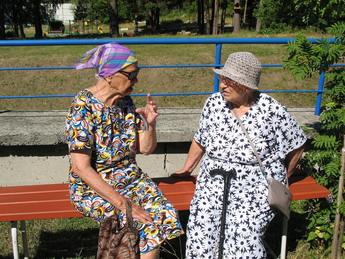 Старушки на лавочке