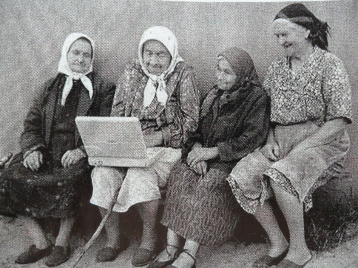 Старушки на лавочке