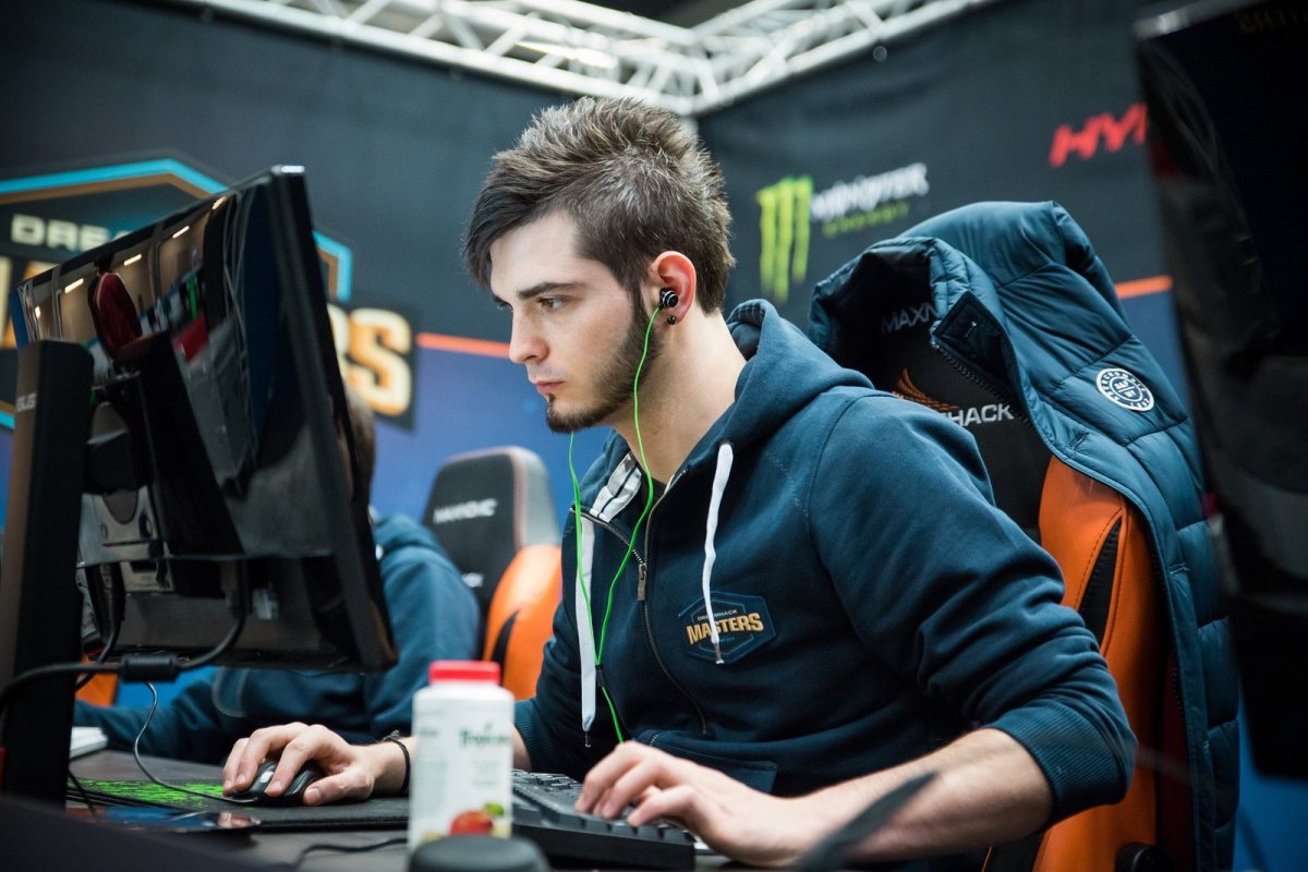 Киберспорт на телефоне