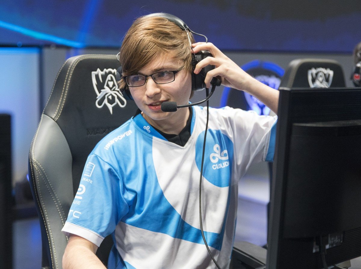 Симпл игрок нави