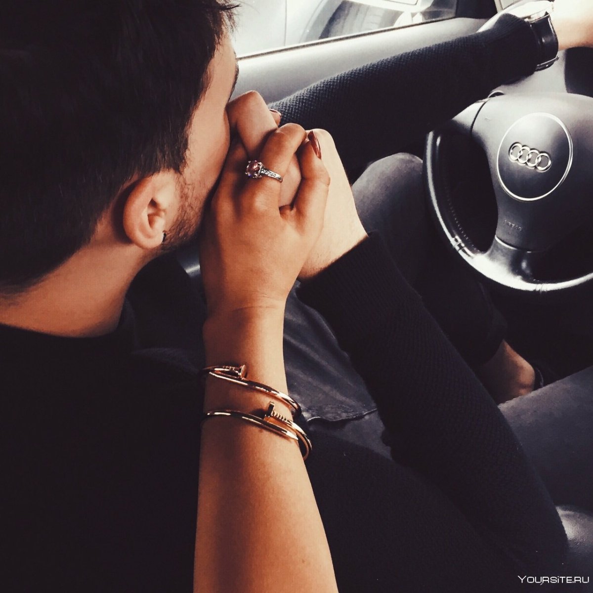 Пара в машине