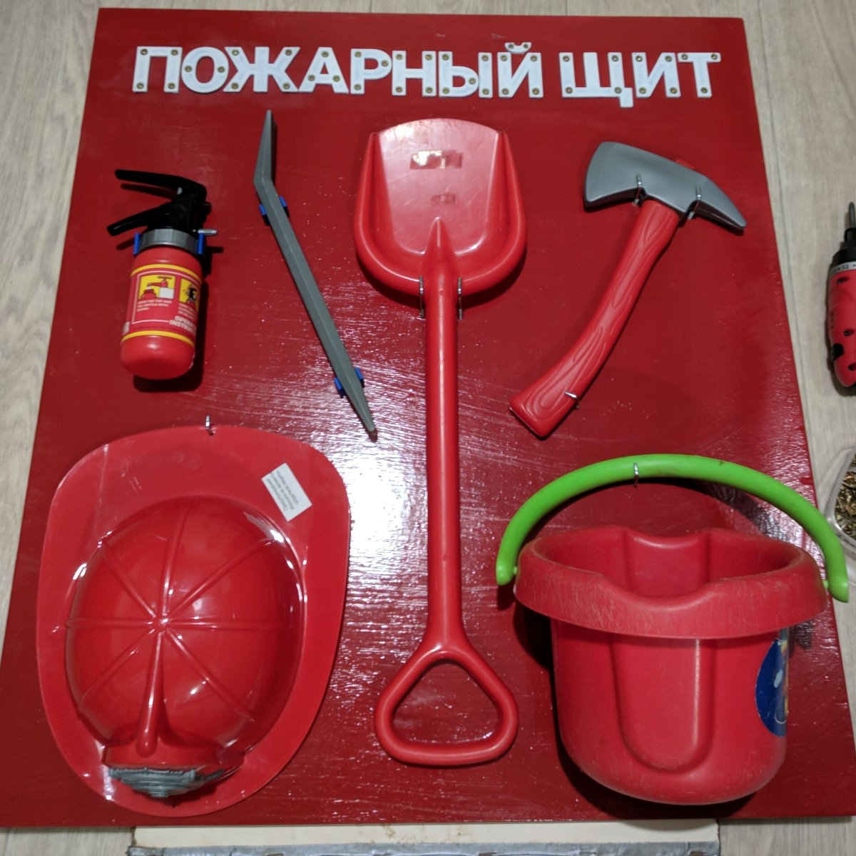 Макет пожарного инструмента