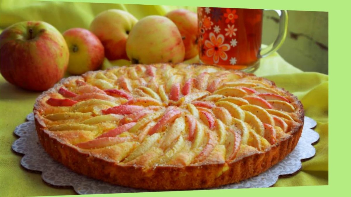 Красивый пирог с яблоками