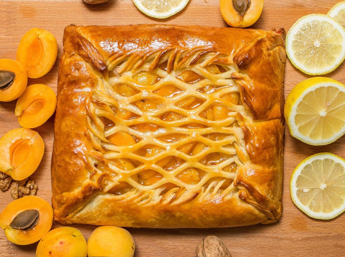 Пироги с абрикосами из дрожжевого теста