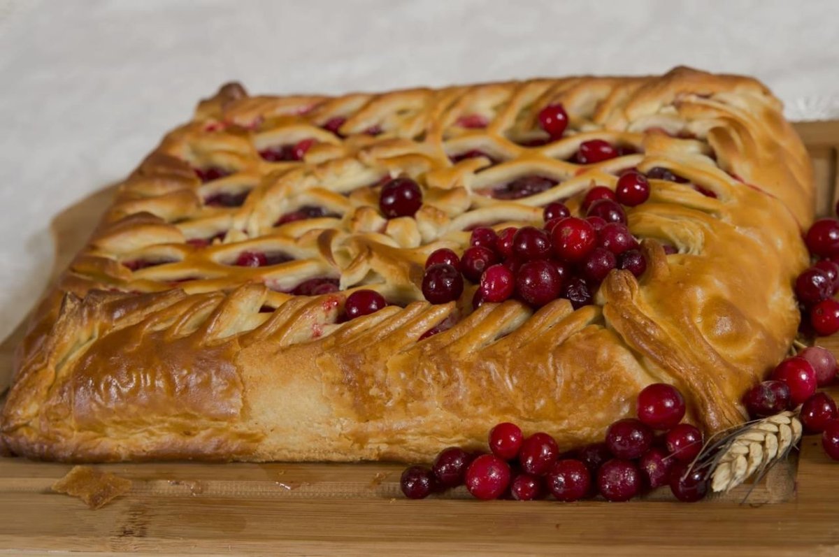 Пироги с брусникой из дрожжевого