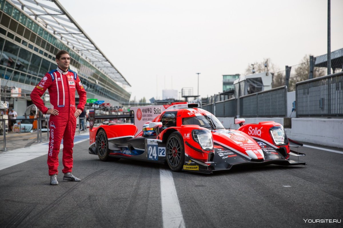 Автогонщик Виталий Петров