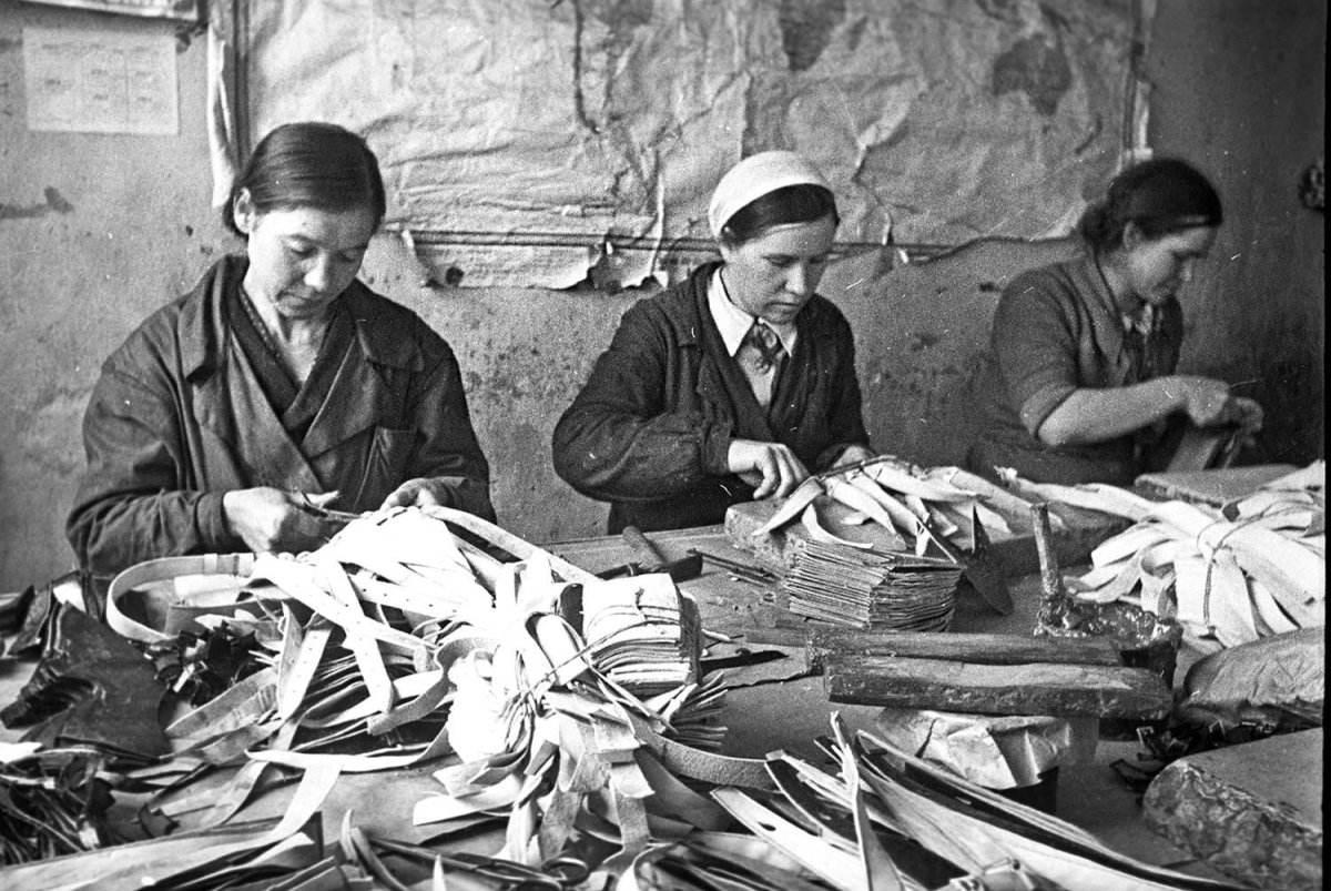 Больше хлеба для фронта и тыла плакат