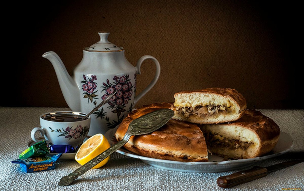 Чай с угощением