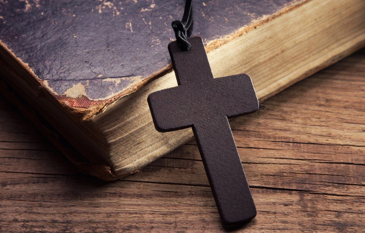 Библия и крестик