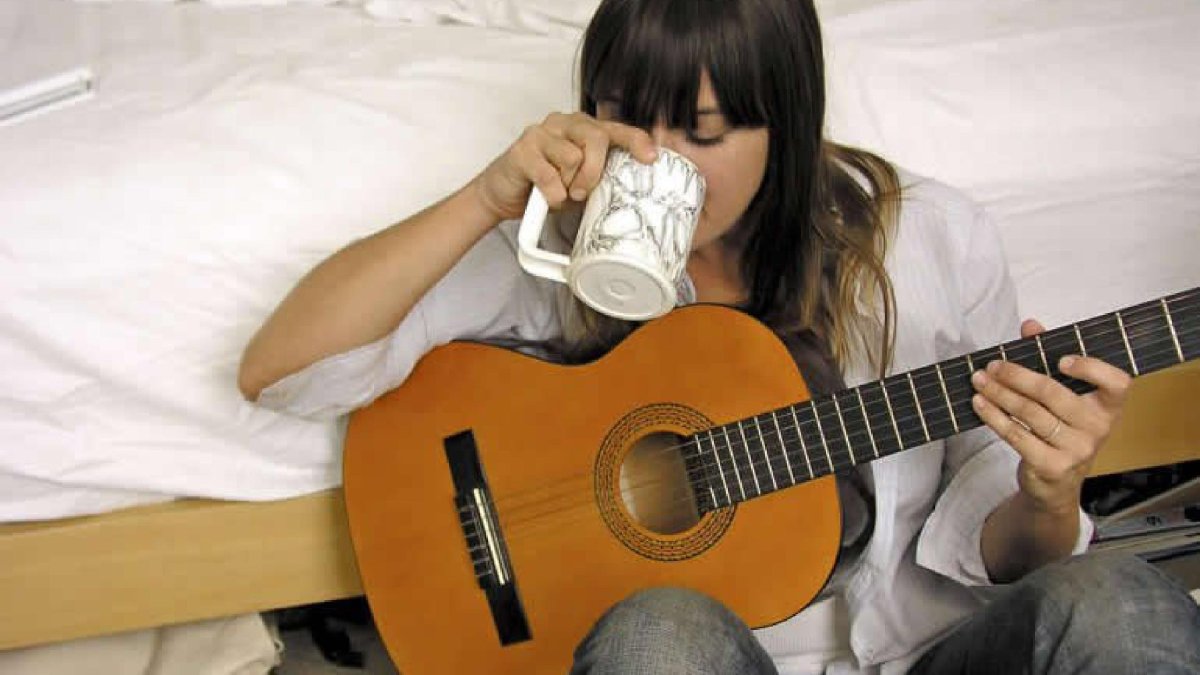 Кот с гитарой