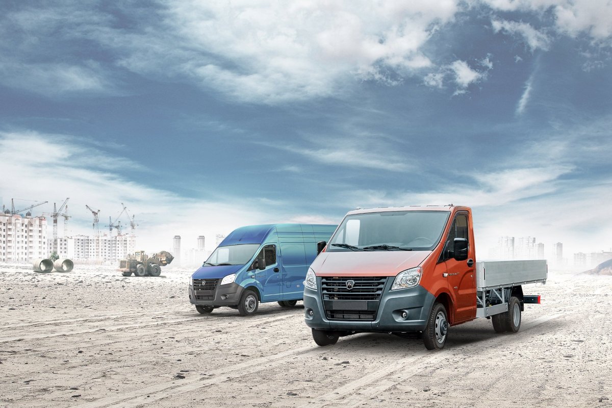 Грузовик на дороге