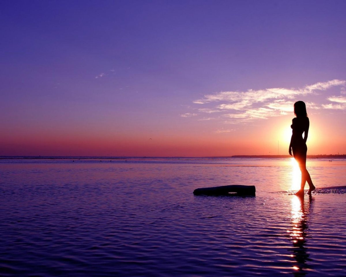 Девушка на закате