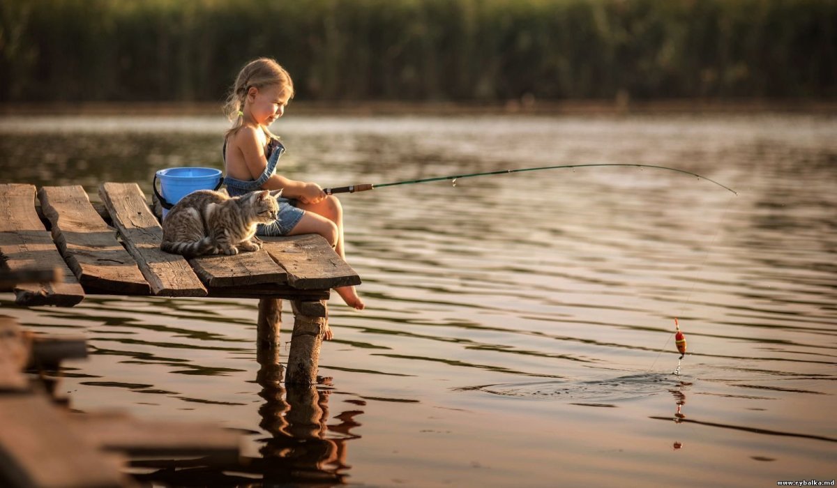 Девочка у реки