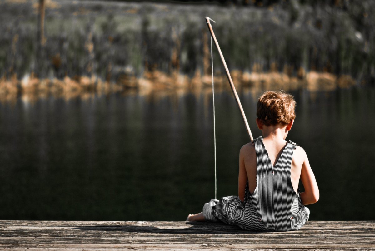 Мальчик с удочкой
