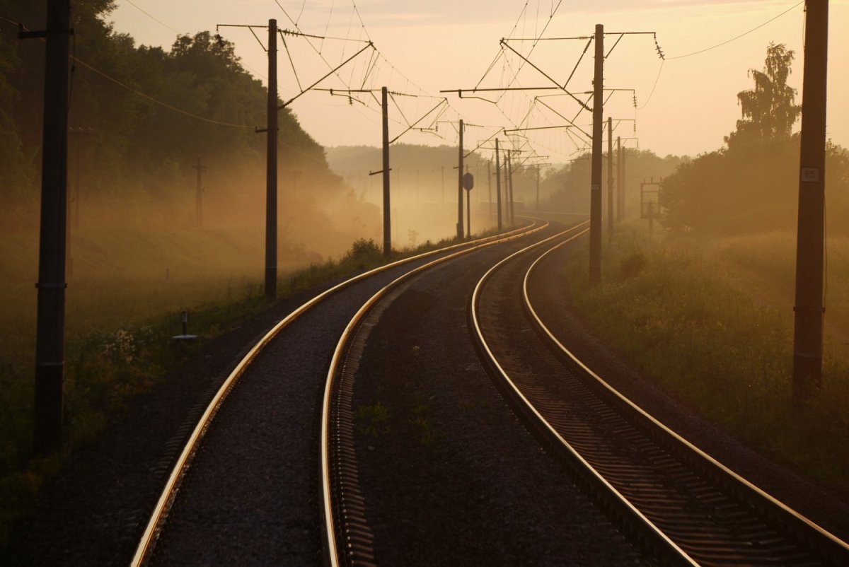 Железная дорога уходящая в даль