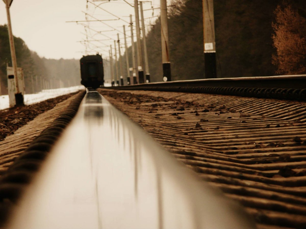 Уезжающий поезд