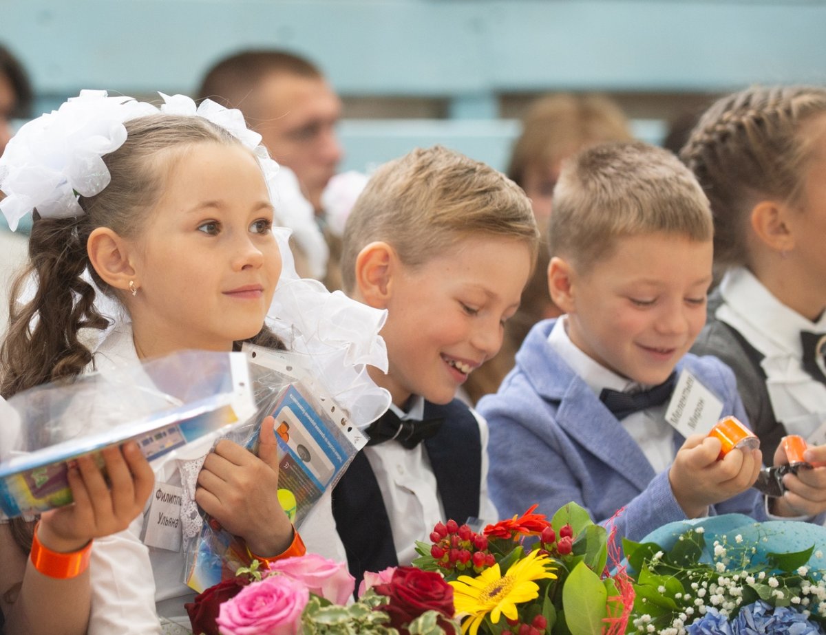 Первоклашки за партой