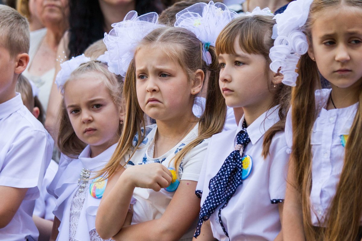 Первоклашка плачет