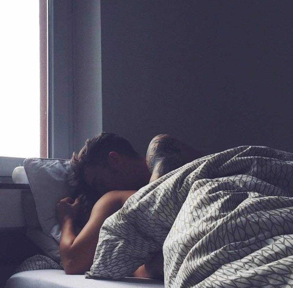 Парочка в кровати