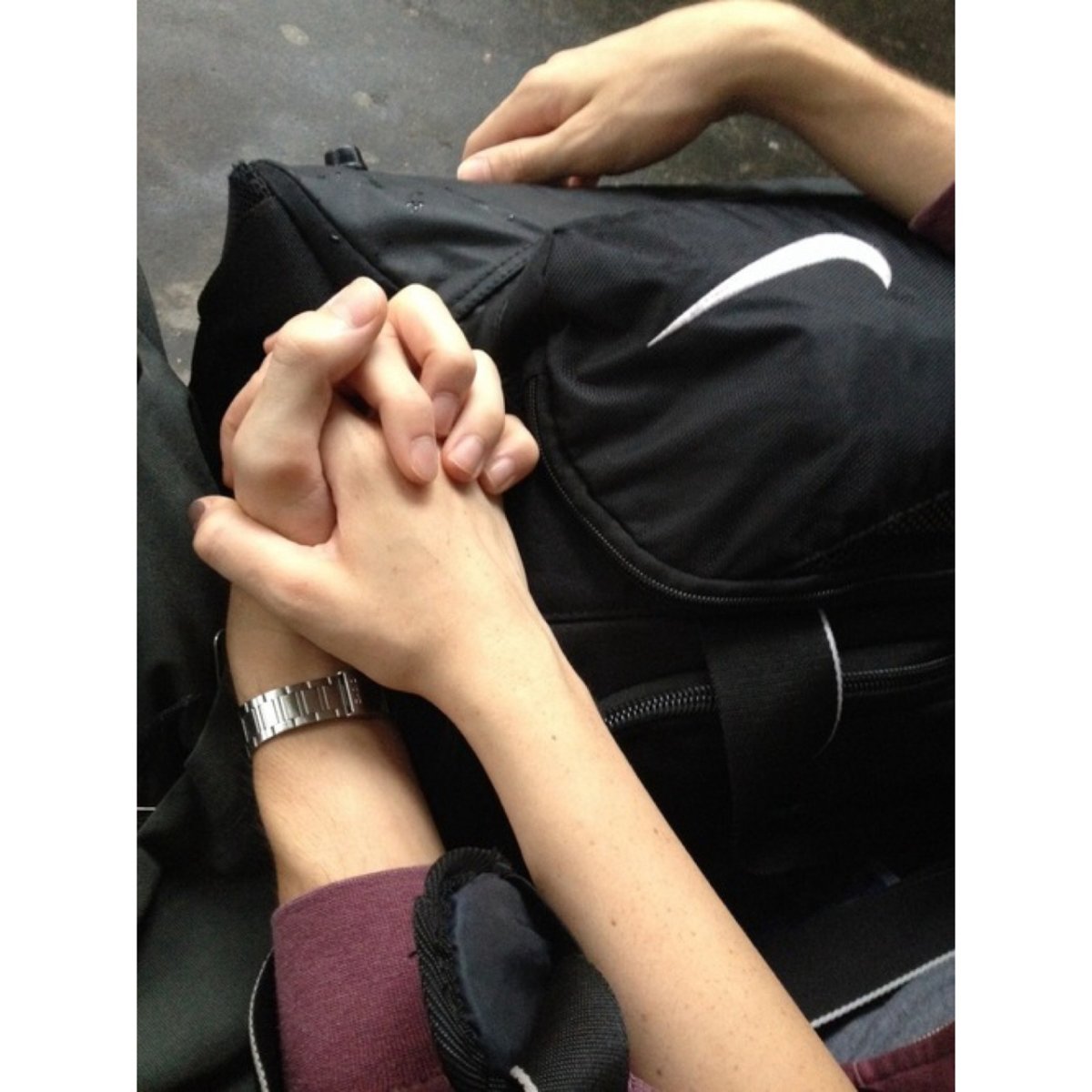 Пары руки без лица