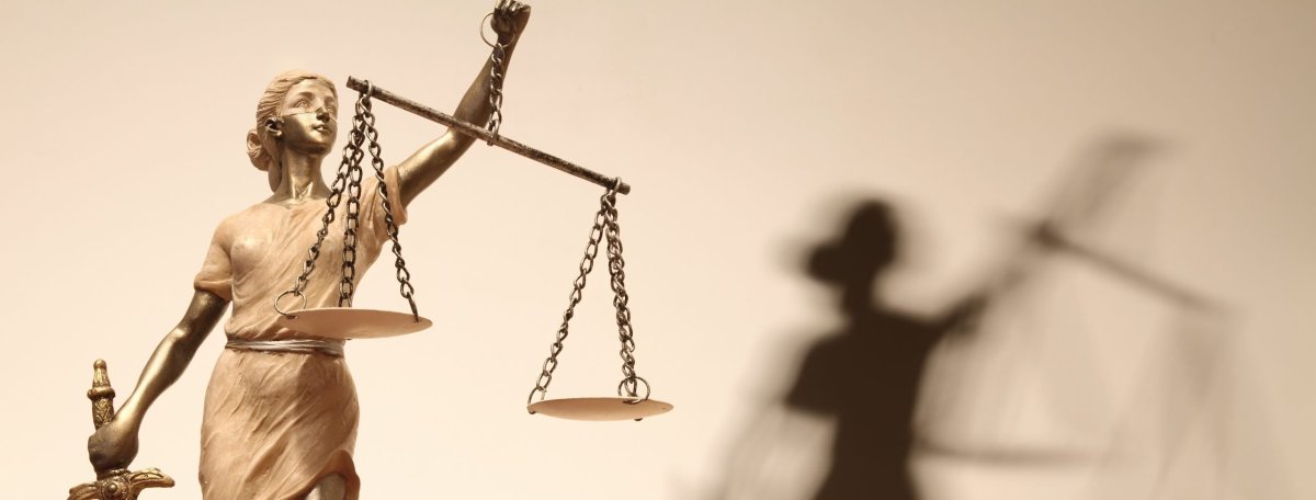 Фемида с весами