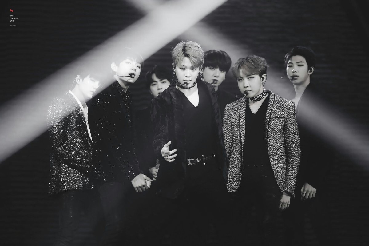 БТС чёрно белые