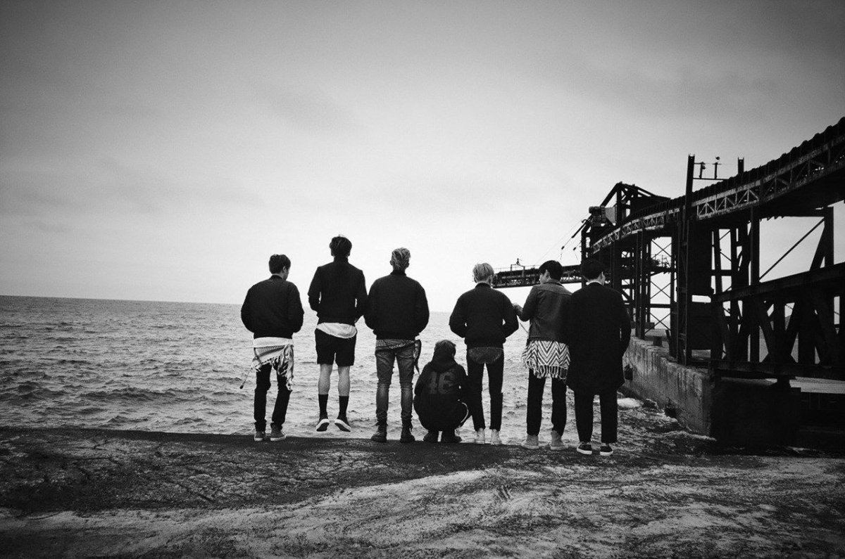 Группа БТС В черном