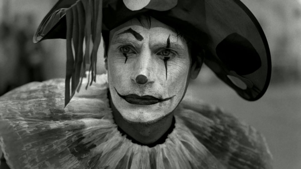 Грустный клоун Пьеро