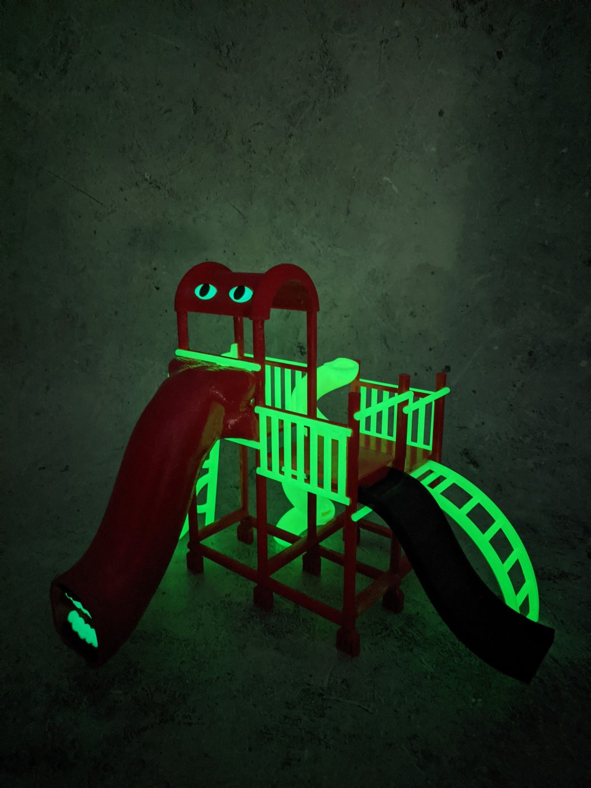 Горка Пожиратель игрушка