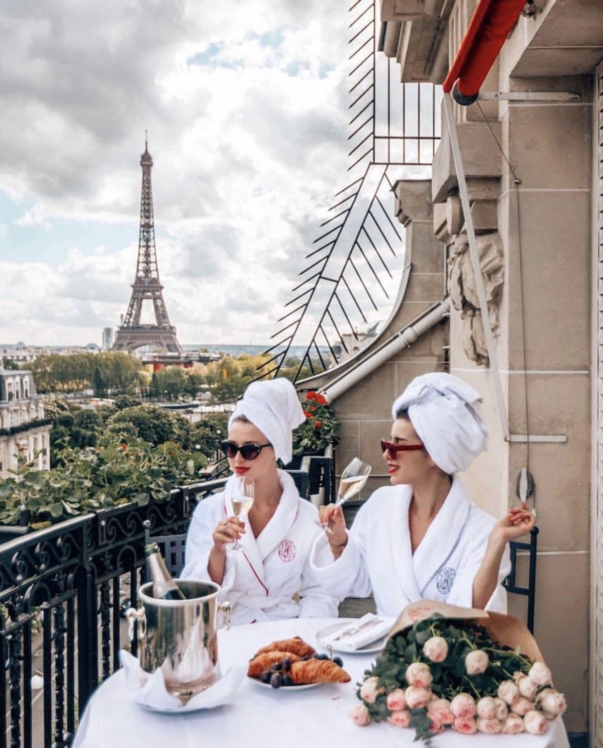 Картина алмазная "девушка в Париже "