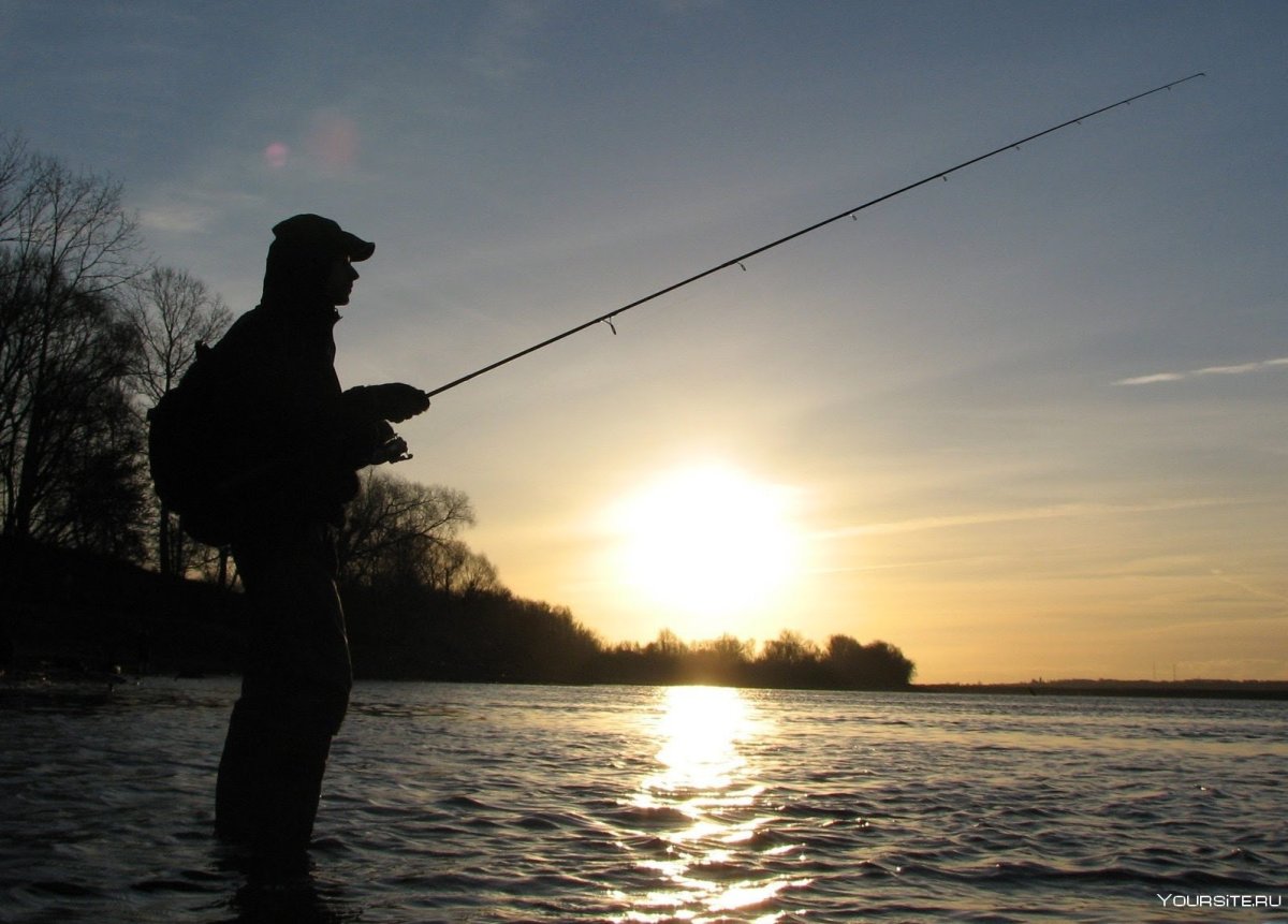 Мужчина на рыбалке