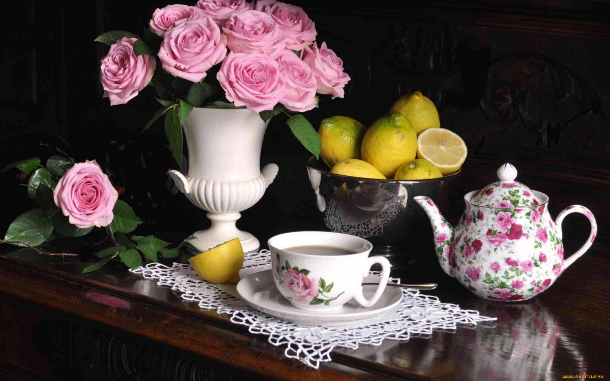 Натюрморт с чашкой чая