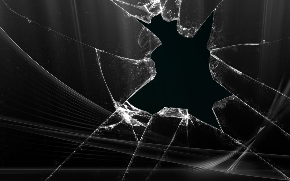 Трещины на черном фоне