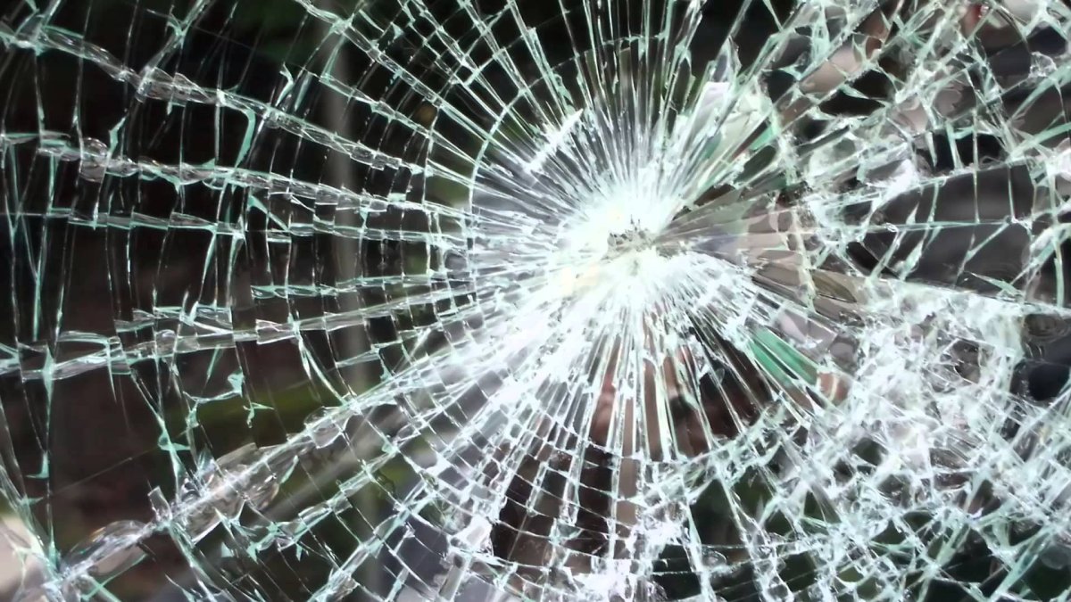 Разбитое стекло