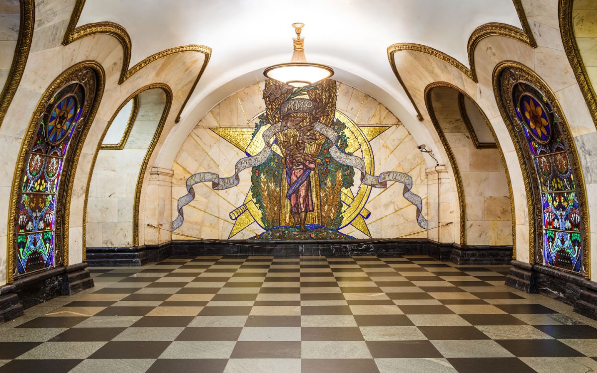 Московский метрополитен Новослободская