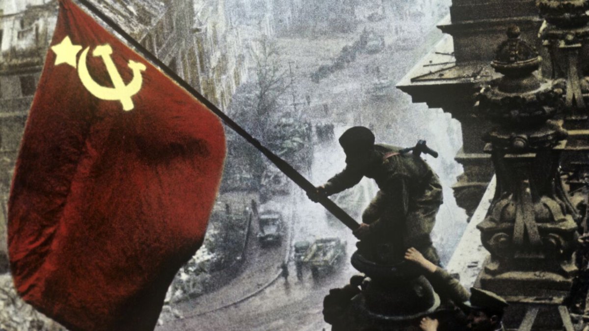 Красное Знамя на Рейхстаге