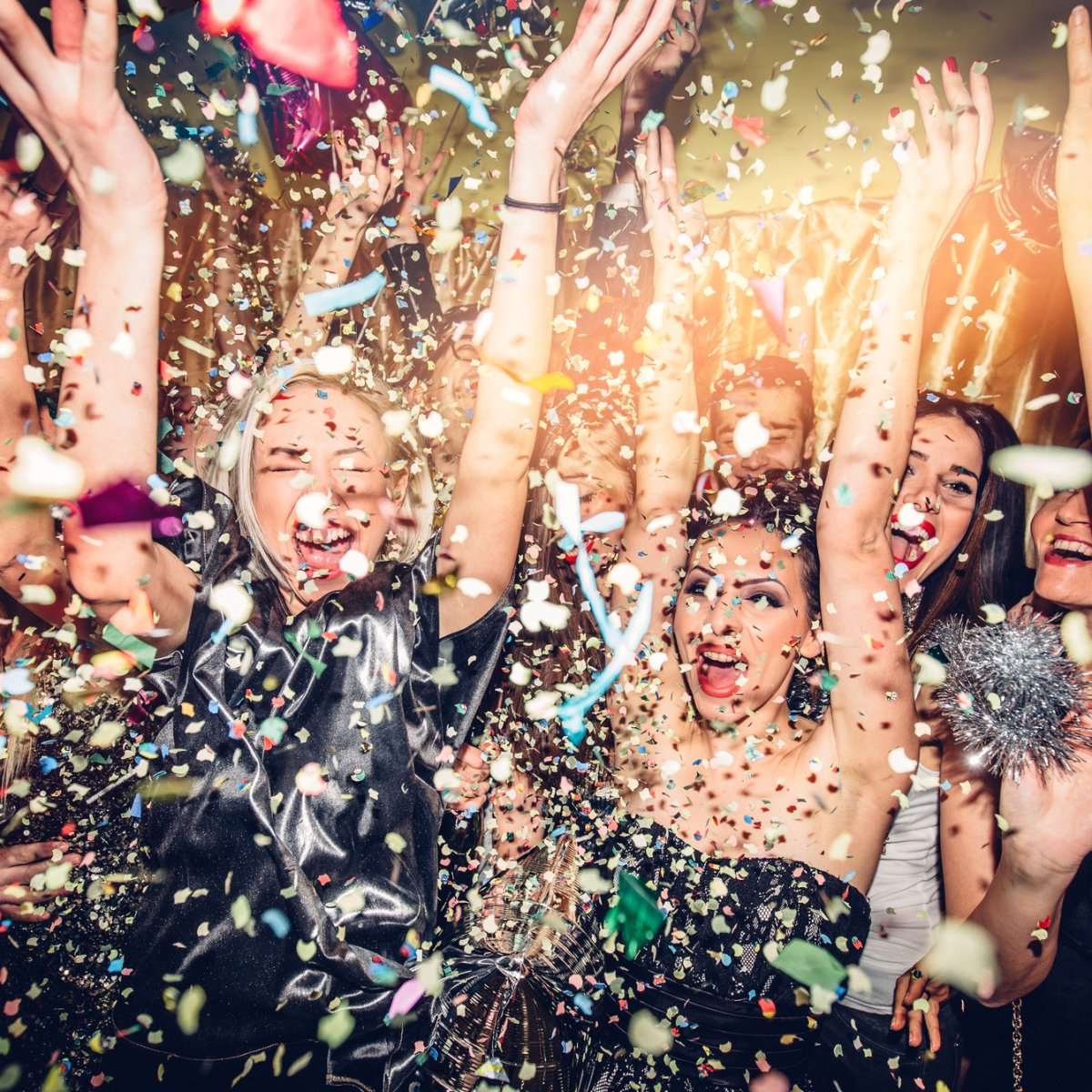 Женщины на новогоднем корпоративе