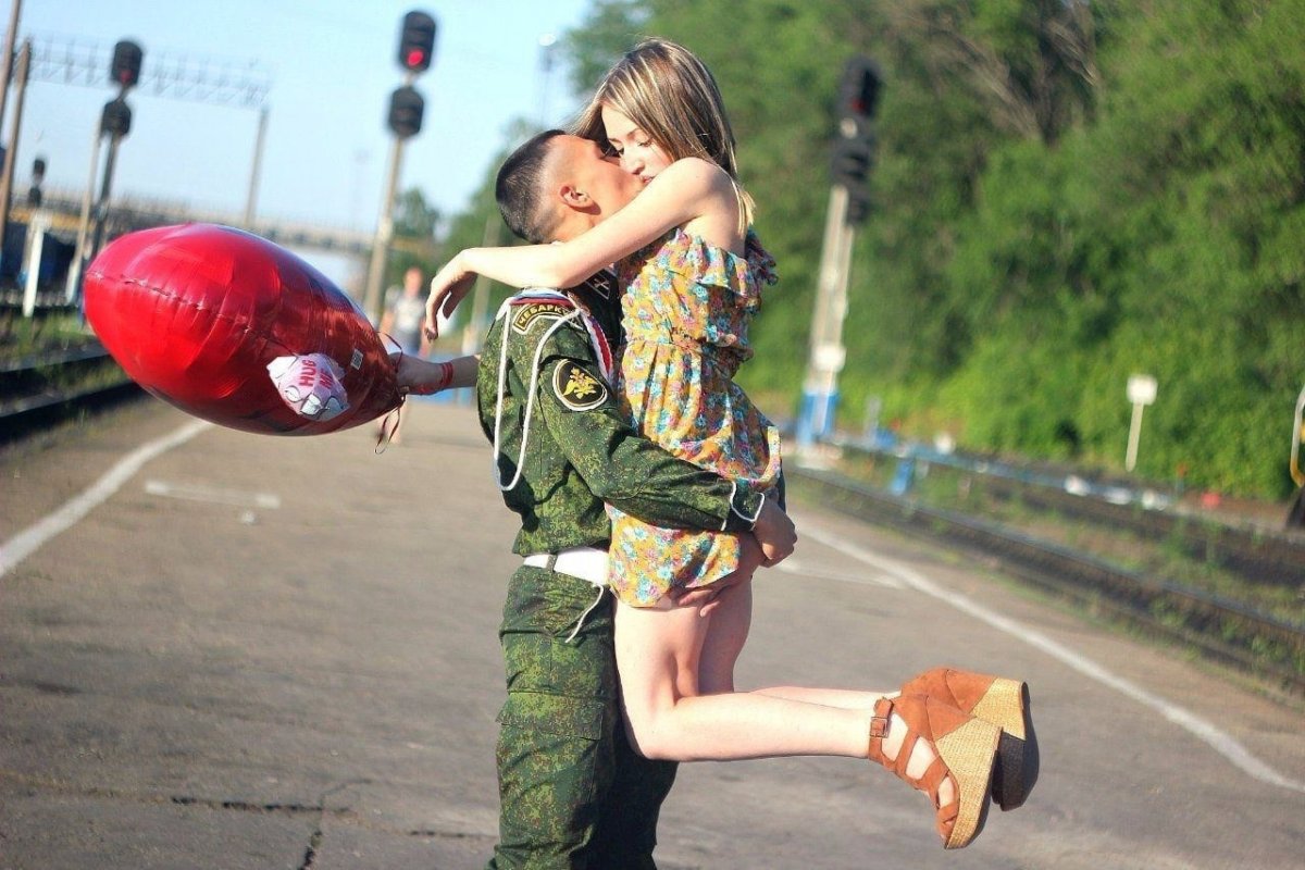 Любовь это ждать его из армии