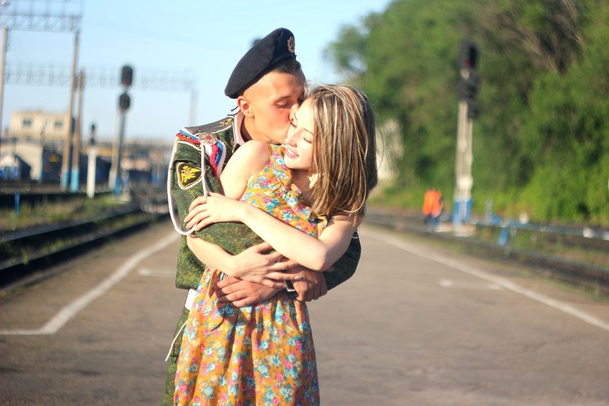 Солдат и девушка рисунок карандашом