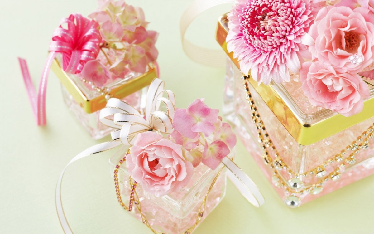 С днём рождения белые розы