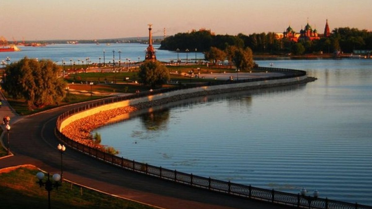 Набережная реки Которосль в Ярославле