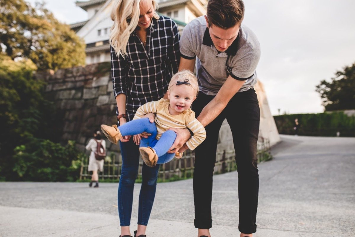 Семья выбирает одежду