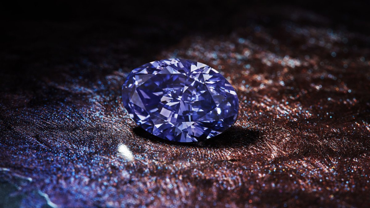 Фиолетовый бриллиант