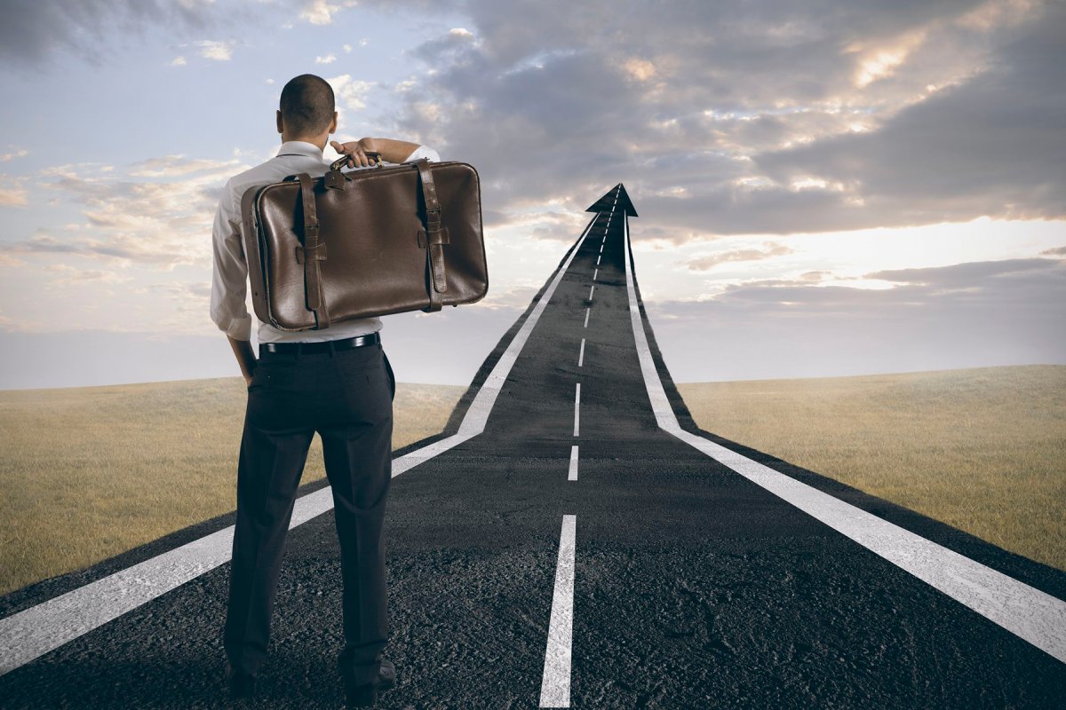 Мужчина с чемоданом