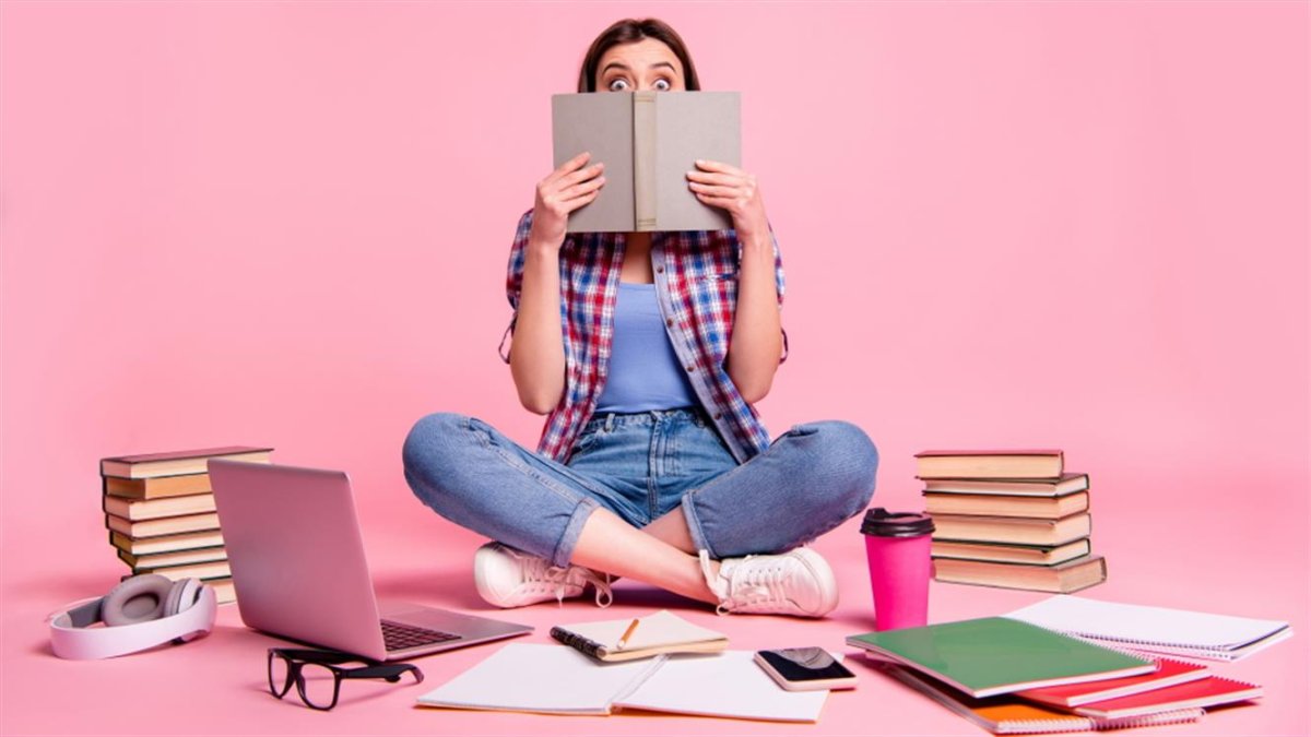 Девушка на учебе