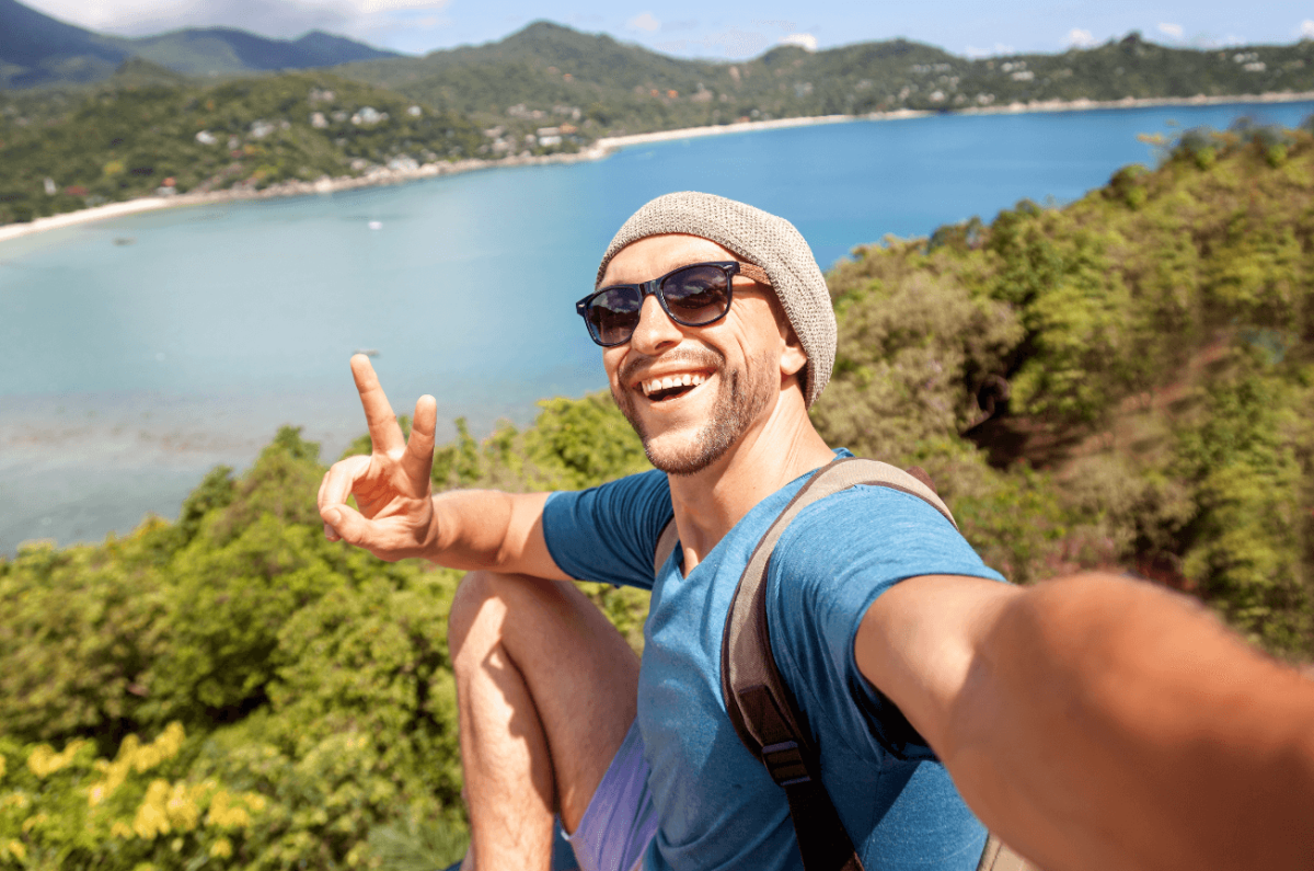 Парень путешествует